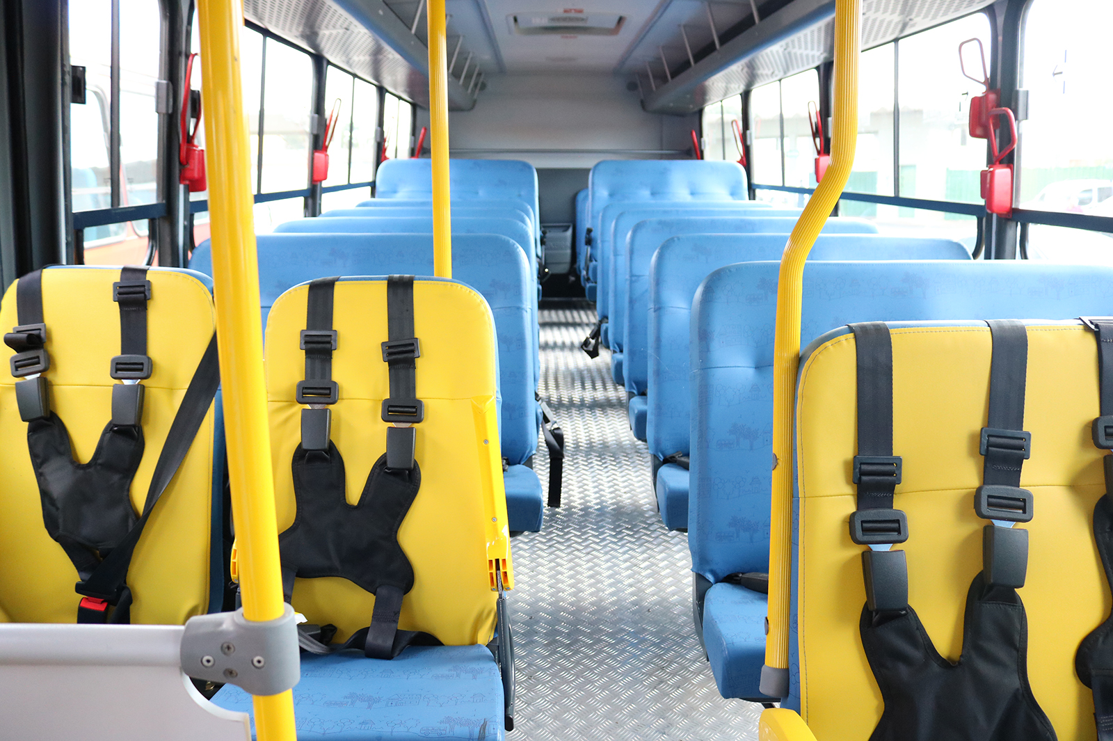 Veículo tem capacidade para 59 passageiros e acessibilidade para cadeirantes (Créditos: SECOM/PMI)